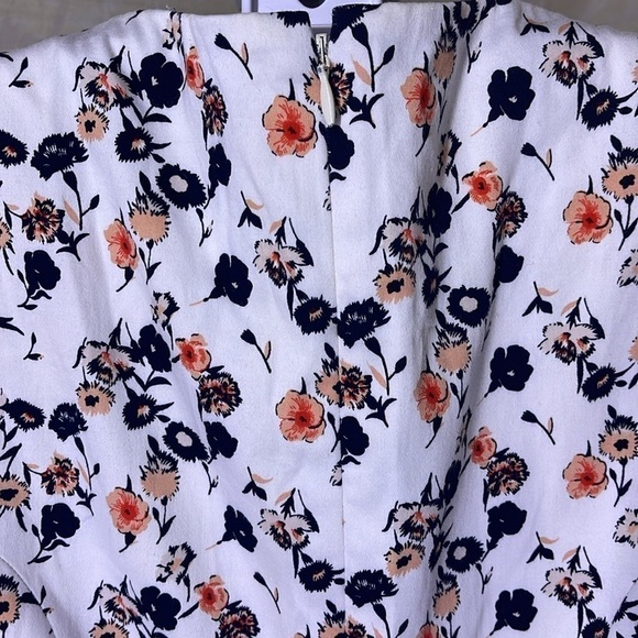 French Connection White Floral Fit and Flare
Dress Size 4 - Picture 7 of 9